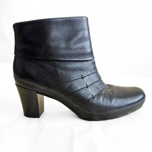 Clarks Artisan Women 6.5 Black Leather Bootie Ankle Boots Active Air Comfort